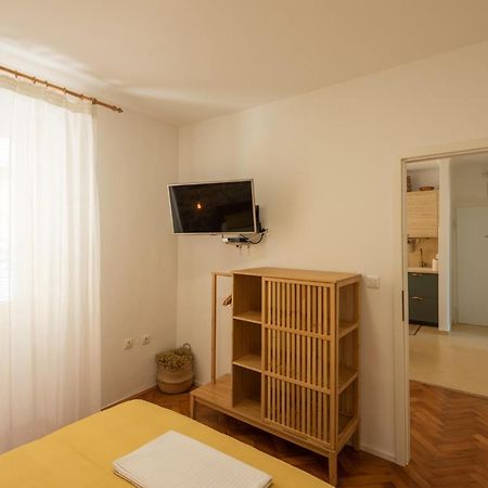 Pula City Apartment With Private Parking Free Exterior photo