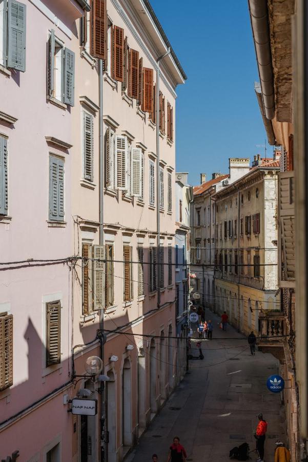 Pula City Apartment With Private Parking Free Exterior photo